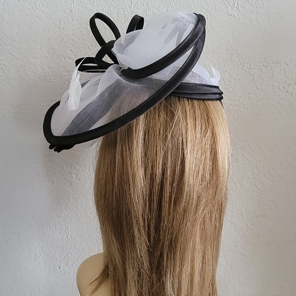 Fascinator black-and-white main image 8